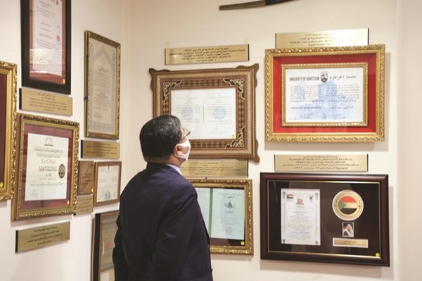 السفير الهندي يزور مكتبة البابطين: صرح ثقافي يمد جسور الصداقة بين الشعوب
