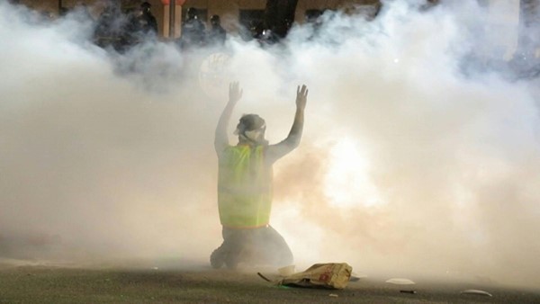 بالفيديو.. احتجاجات في مينيابوليس بعد مقتل أميركي أسود على أيدي الشرطة