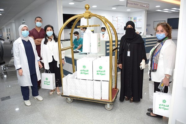 «التجاري» يشارك مرضى مستشفى ابن سينا فرحة شهر رمضان
