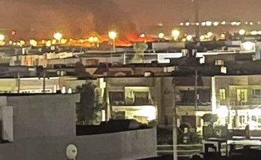 صورة تداولتها مواقع تواصل لدخان يتصاعد من موقع الهجوم الصاروخي في أربيل