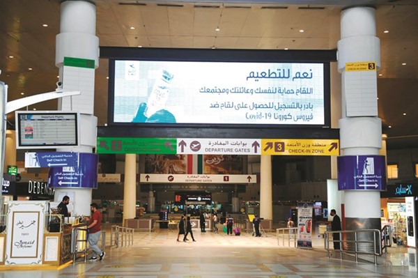 إعلان الحملة على شاشات صالة المغادرون في مطار الكويت الدولي