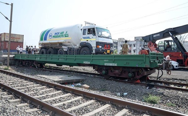 الهند تستعد لإطلاق قطارات "أكسجين إكسبرس" لإنقاذ مرضى كورونا
