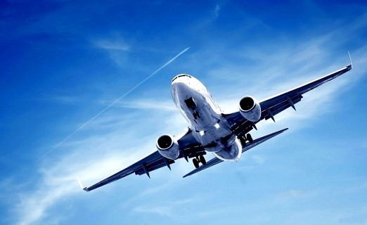 البرلمان يضغط على الحكومة البريطانية لتوضيح خطة استئناف السفر الجوي