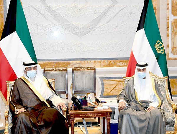 صاحب السمو الأمير الشيخ نواف الأحمد مستقبلا سمو الشيخ صباح الخالد