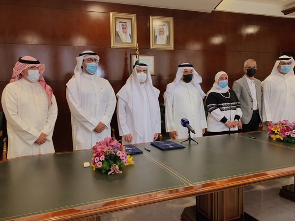 أمين عام الوطني للثقافة كامل العبد الجليل وأمين عام رابطة الأدباء د. خالد رمضان خلال التوقيع على مذكرة التفاهم