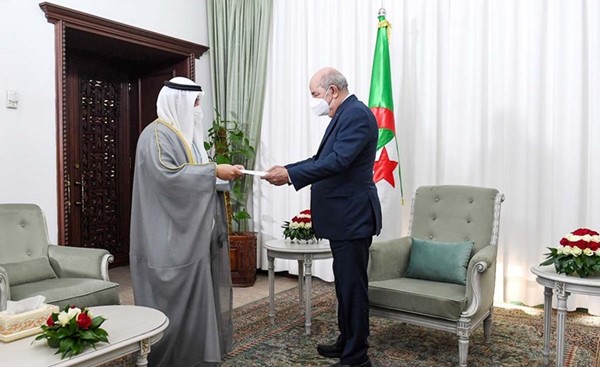 الشيخ د.أحمد ناصر المحمد يسلم رسالة الأمير إلى الرئيس عبدالمجيد تبون