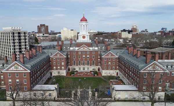 هارفارد تطبق شرط التطعيم ضد كورونا على الطلاب