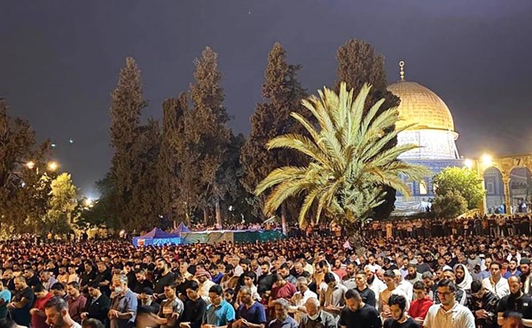 الآلاف يحيون ليلة القدر في المسجد الأقصى رغم تضييق وانتهاكات سلطات الاحتلال (وفا)