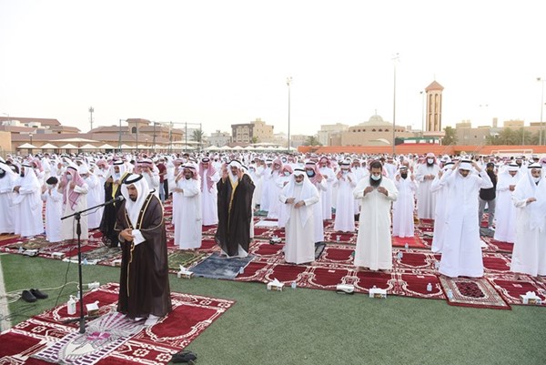 صلاة العيد في ساحة مركز شباب القصور