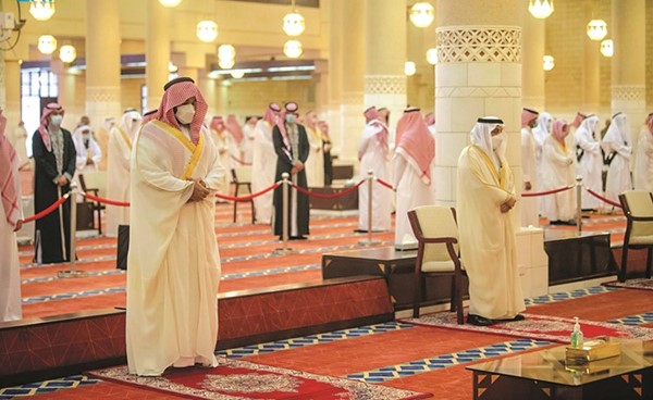 صاحب السمو الملكي الأمير محمد بن سلمان ولي العهد نائب رئيس مجلس الوزراء يؤدي صلاة العيد في جامع الإمام تركي في الرياض