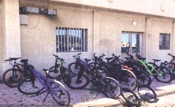 عشرات الدراجات ضبطت في منزل اللص