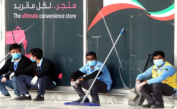 ثلث الوافدين يخططون لتسريع مغادرتهم الكويت تحت وطأة «كورونا»