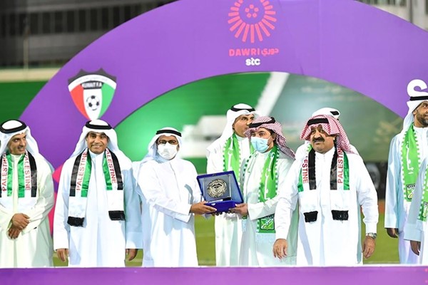 تكريم عصام العسعوسي من قبل الاتحاد الكويتي لكرة القدم