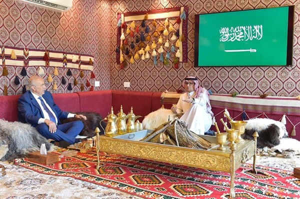 النائب فؤاد مخزومي في زيارة تضامنية
