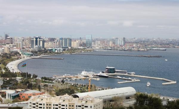 أذربيجان تعيد فتح مراكز التسوق وصالات الألعاب الرياضية والمساجد