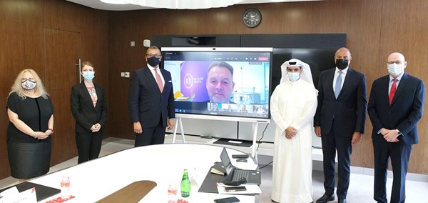 ستيفين كولينز وفادي قعوار وعبدالعزيز البابطين وديف ديسلي وجيمس كليفرلي وبيلندا لويس وشيكا تيواري