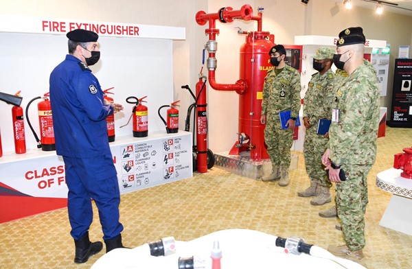 قوة الإطفاء اختتمت البرنامج التعريفي لاشتراطات السلامة والوقاية من الحريق للحرس الوطني