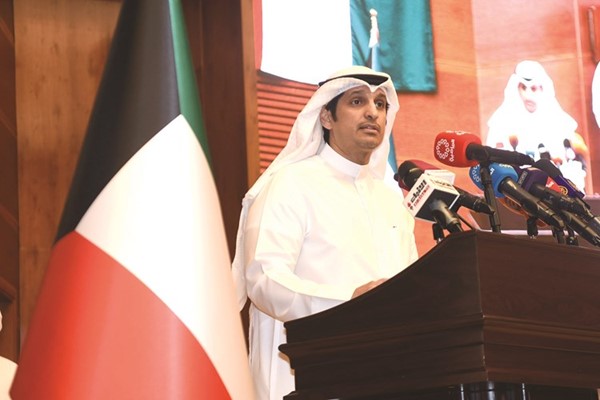 وزير الإعلام عبدالرحمن المطيري متحدثا في افتتاح مركز شباب مدينة جابر الأحمد