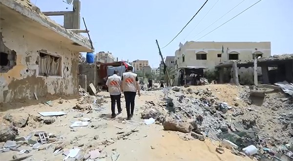 بالفيديو .."الرحمة العالمية" توفّر الإيواء المؤقّت لـ 250 أسرة متضررة في قطاع غزة