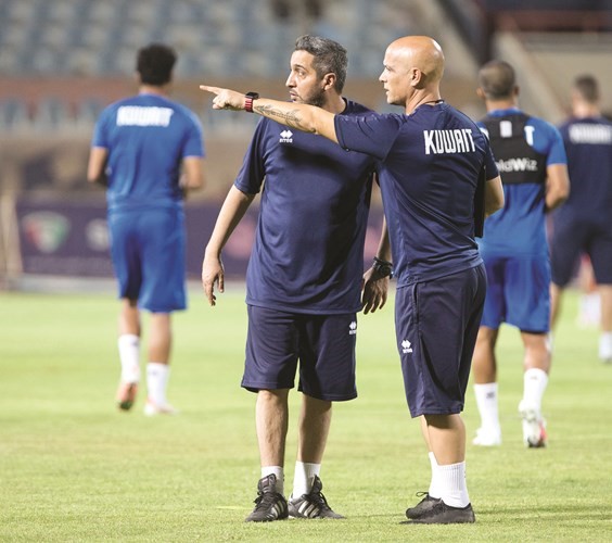 «الأزرق» يتدرب على فترتين استعداداً للأردن