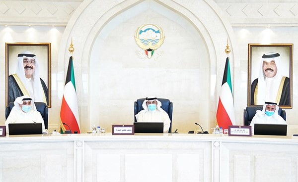 سمو الشيخ صباح الخالد والشيخ حمد جابر العلي وعبدالله الرومي خلال جلسة مجلس الوزراء