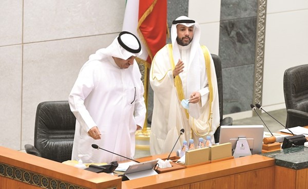 رئيس مجلس الأمة مرزوق الغانم ونائبه أحمد الشحومي
