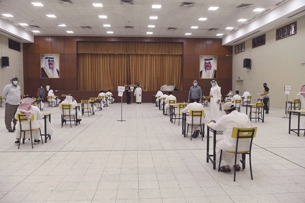 وزارة التربية حرصت على إجراءات التباعد وتوفير كل الاشتراطات الاحترازية داخل لجان الاختبارات	(محمد هاشم)