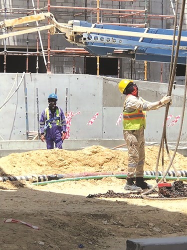 العمل في فترة ذروة ارتفاع حرارة الجو