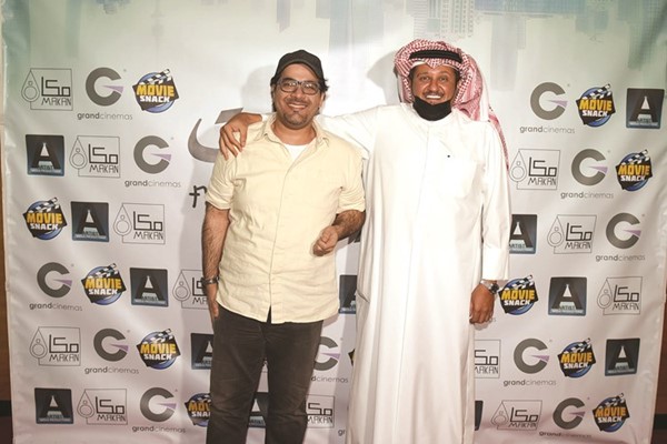 بطل الفيلم عبدالله الخضر مع المخرج والمنتج صادق بهبهاني في افتتاح فيلم خلني ساكت