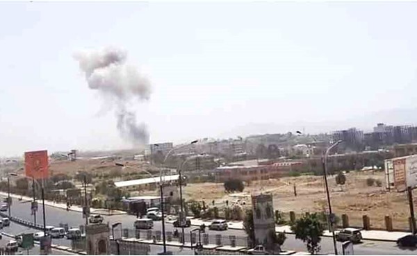 انفجارات تطول مقر معسكر الفرقة الأولى مدرع في صنعاء 	(العربية)