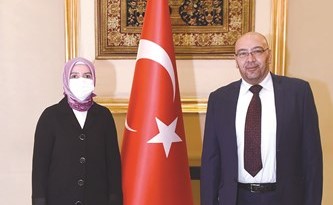 السفيرة التركية عائشة كويتاك مع الزميل اسامة دياب