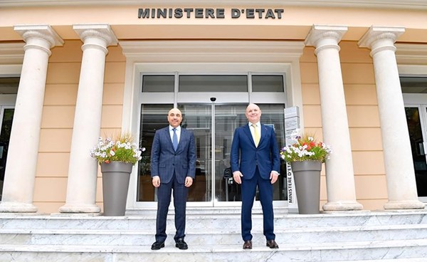 السفير سامي السليمان مع وزير الخارجية والتعاون في موناكو لوران أنسيلمي