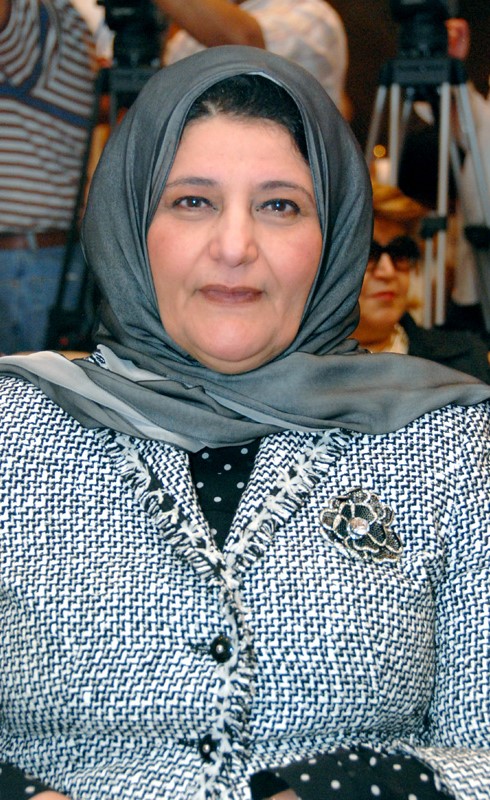 منتدى "نوت" لقضايا المرأة بمهرجان أسوان يكرم الدكتورة فايزة الخرافي