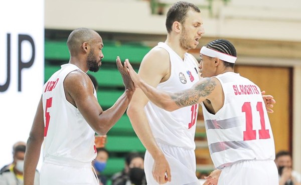 «الأبيض» يخسر من شباب أهلي دبي في قمة «السلة الخليجية»