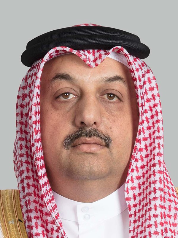 وزير الدفاع يهنئ نظيره القطري بمناسبة الذكرى الثامنة لتولي أمير قطر مقاليد الحكم