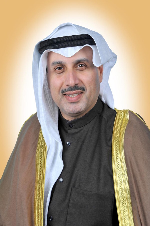 وزير الدفاع يهنئ نظيره القطري بمناسبة الذكرى الثامنة لتولي أمير قطر مقاليد الحكم