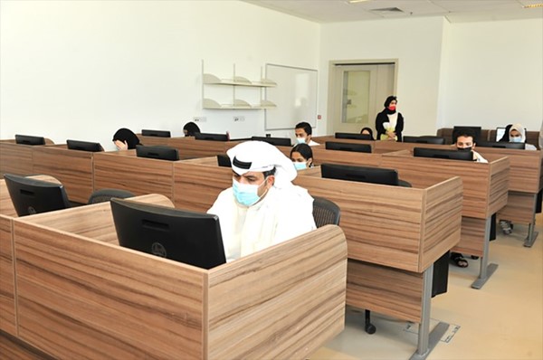 6 آلاف طالب وطالبة أدوا اختبار القدرات الأكاديمية بجامعة الكويت