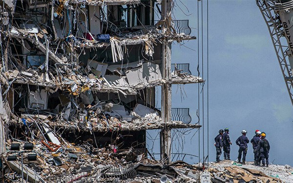 بالفيديو.. 11 قتيلا على الأقل في انهيار المبنى في فلوريدا