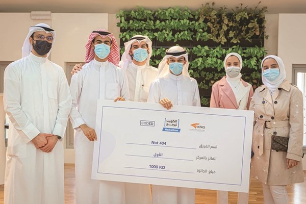تكريم الفريق الفائز بالمركز الأول