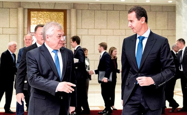 الرئيس بشار الأسد مستقبلا اليكسندر لافرانتييف مبعوث الرئيس الروسي			 (أ.ف.پ)