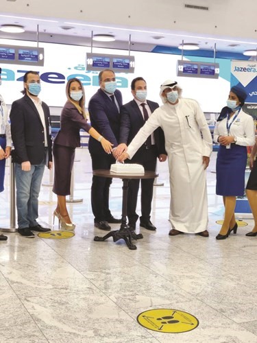 السفير اللبناني لدى الكويت يحتفل بعودة رحلات طيران الجزيرة بين بيروت والكويت