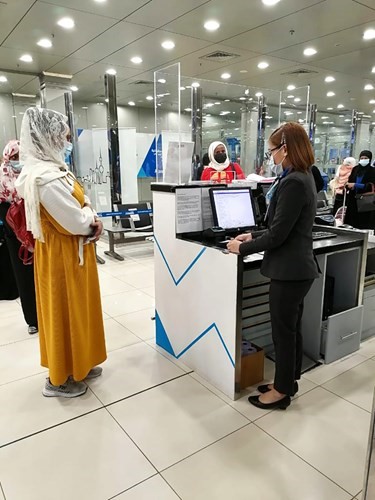جانب من إنهاء إجراءات المسافرين على أول رحلة إلى أديس أبابا