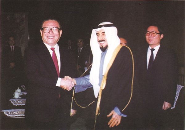 سمو الأمير الراحل الشيخ جابر الأحمد والأمين العام للحزب الشيوعي الصيني جيانغ تسه مين في 16 نوفمبر 1991