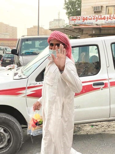 «الإغاثة الإنسانية» توزع 500 من السلال الغذائية داخل الكويت