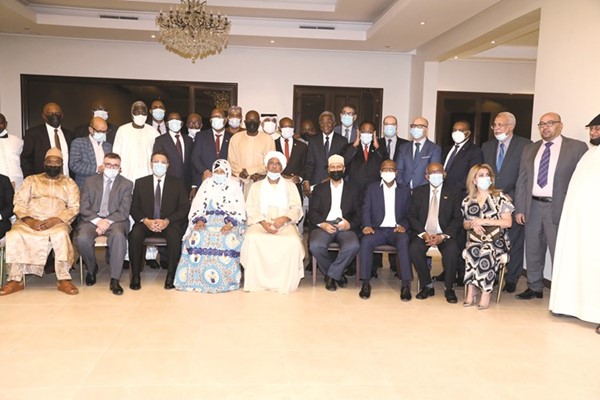 السفير عبدالأحد إمباكي خلال اللقاء مع الزميل أسامة دياب	 (أحمد علي)