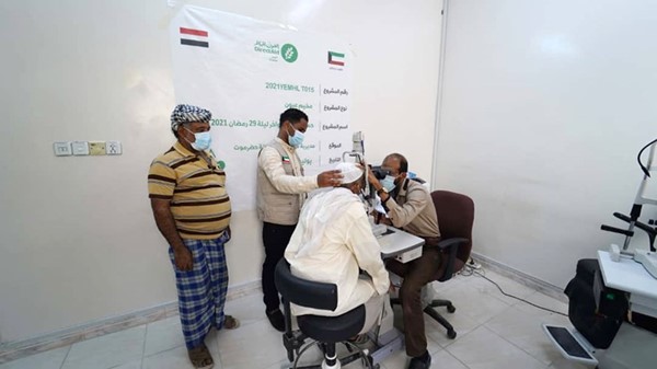«العون المباشر» تدشن مخيماً مجانياً لطب وجراحة العيون في سيئون حضرموت