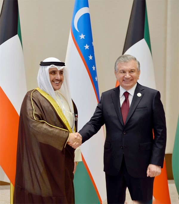 الشيخ د.أحمد ناصر المحمد خلال لقائه مع رئيس أوزبكستان شوكت ميرضايف