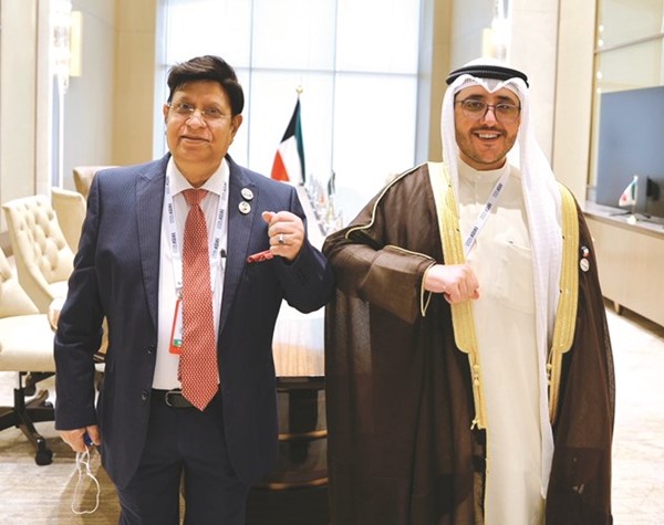 الشيخ د.أحمد الناصر ووزير خارجية بنغلاديش أبو الكلام عبدالمؤمن
