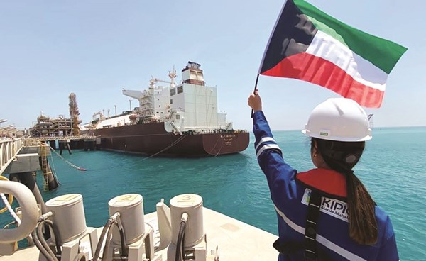القطاع النفطي يقطف ثمار مشاريعه الإستراتيجية.. ويقود النهضة الكويتية