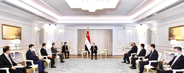 الرئيس عبدالفتاح السيسي مستقبلا وزير الخارجية الصيني وانغ يي